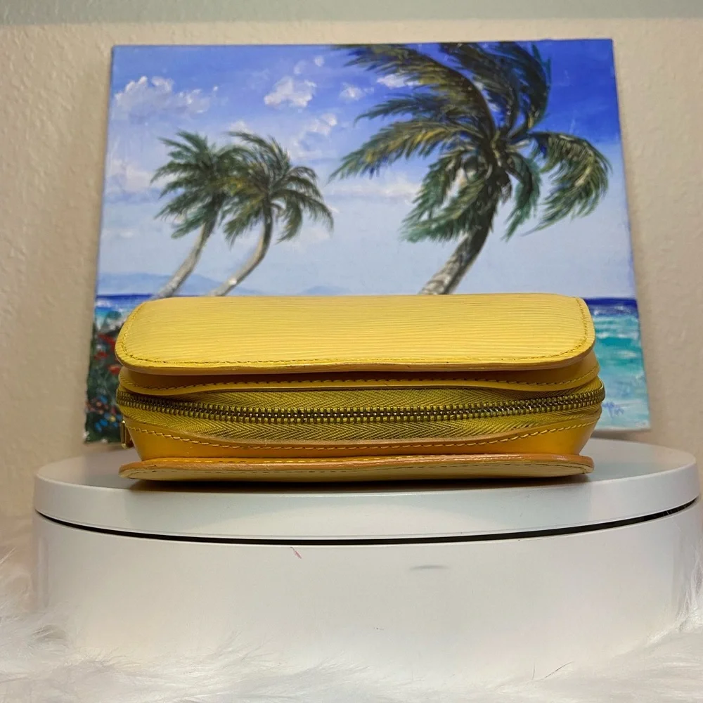Louis Vuitton Dauphine Cosmetic Pouch Yellow EPI Leather - Picture 4 of 13